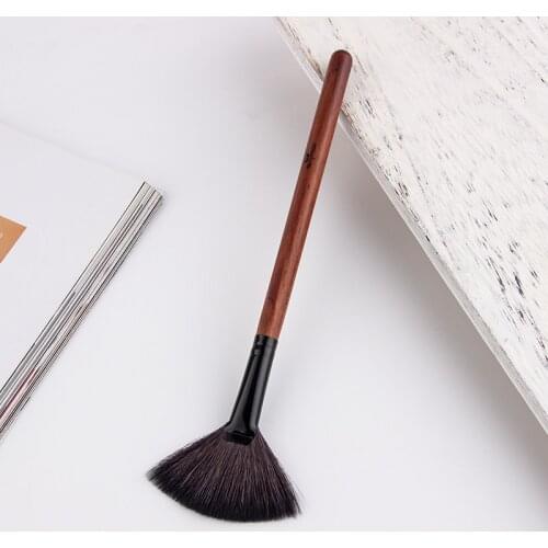 Anmor 1Pcs Fan Highlighter Makeup Brushes Soft Goat Hair Wooden Blending Make Up Brush Professional Tool High Quality