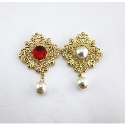 New European and American retro style hollow pattern large imitation pearl fashion delicate brooch