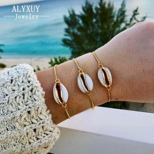 New Fashion Style Wholesale gold color shell bracelet in fashionable chain bracelet for women B0042