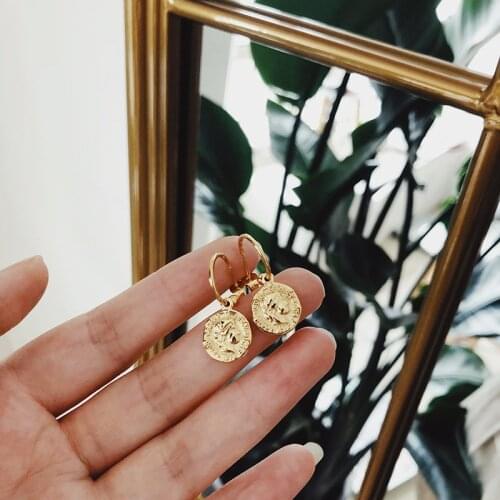 Europe simple portrait casting three-dimensional coin gold earring titanium steel plating 18K gold color does not fade