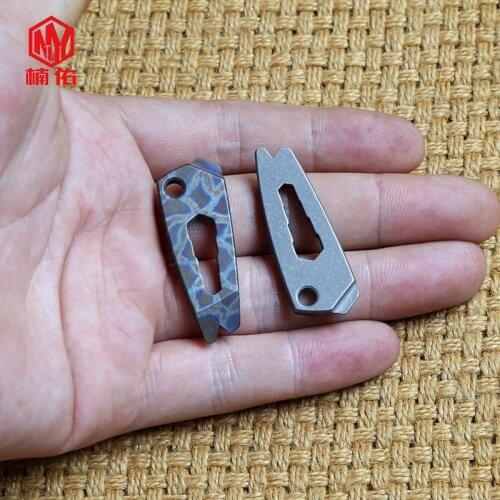 1PC Outdoor EDC Multitool Multifunction Gadget Titanium Alloy Mini Crowbar Bottle Opener Screwdriver Key Ring Keychain Pendant