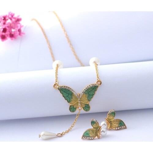 2020 New Fashion Small Animal Crystal Butterfly Pendant Necklace for Women Trendy Party Jewelry Pearl Butterfly Choker Necklace