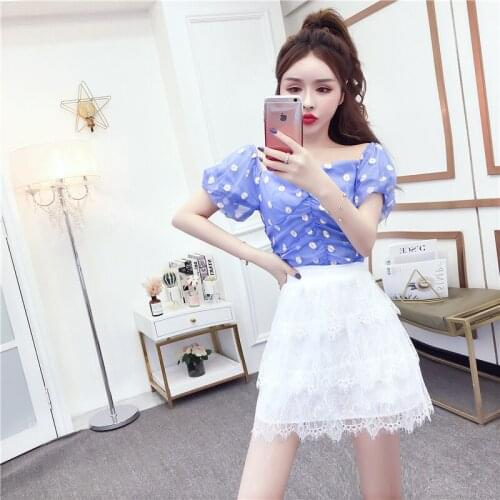 Women Sweetheart Embroidery Sexy Crop Top with Short Puff Sleeves Little Daisy Crop Blouse