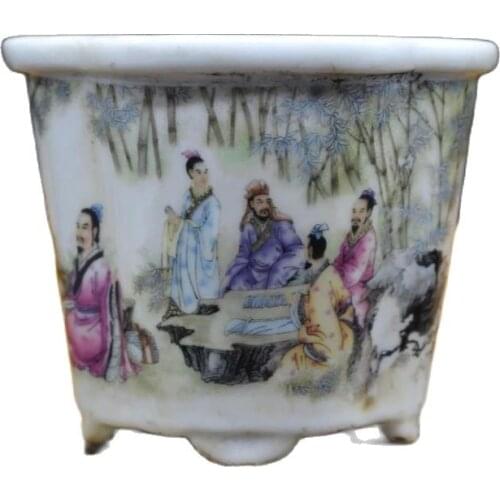 Colorful characters, family stories, flowerpots, home furnishing