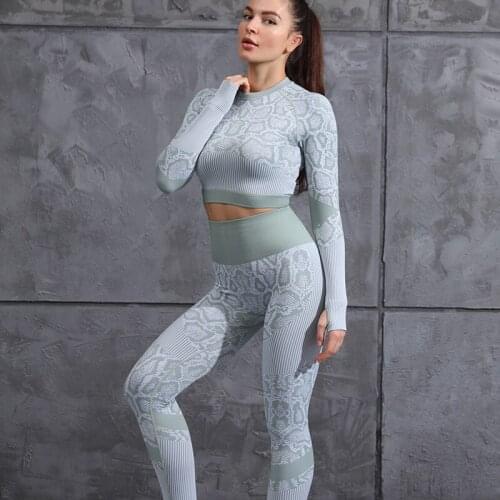 Yoga Stretch Sports Long-sleeved Suit Autumn And Winter Tight-fitting Womens Seamless Knitted Yoga Clothes