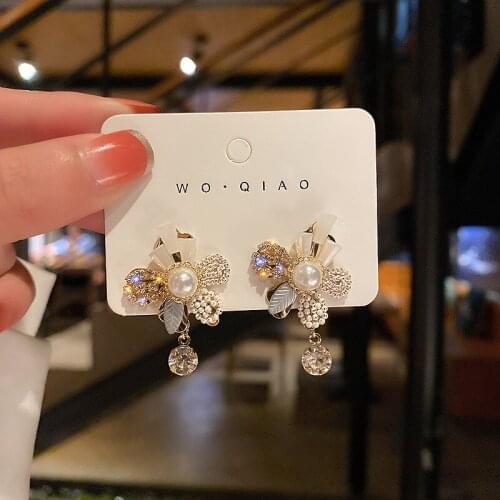 2021 new style show face small decorative earrings fashion feminine fashion high atmosphere round face flower ear studs