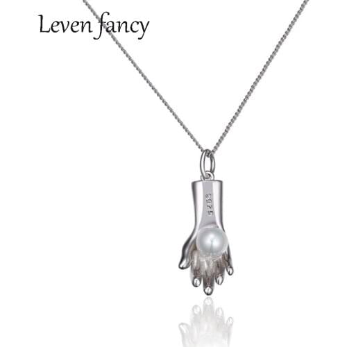 925 Sterling Silver Hand Holding Pearl Necklace Girl Curb Chain Jewelry White Shell Pearl In Palm Finger Pendant Necklace 925