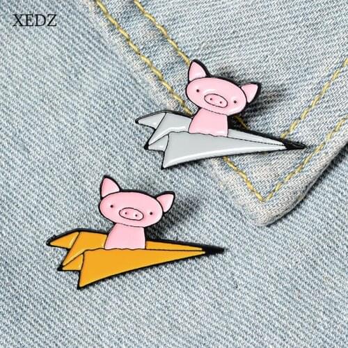 XEDZ New cute animal pink flying piglet made paper airplane enamel brooch jewelry punk denim clothes pendant friend gift