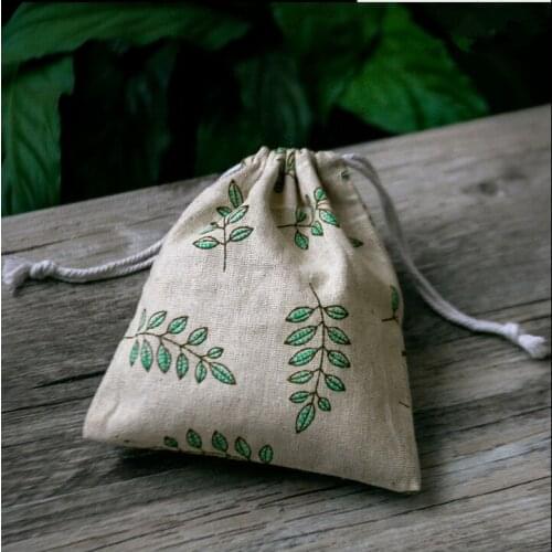 Leaves Llinen Burlap Bags with Drawstring Gift Bags for Wedding Party and DIY Craft, 4.3 x 5.1 Inch, Lot of 50