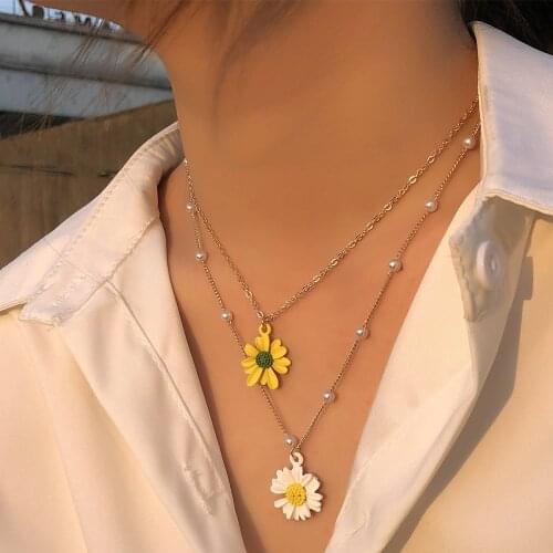 2021 New Flower Daisy Pendant Choker Necklace For Women Elegant White Imitation Pearl Chain Necklaces Friend Gift Trend Jewelry