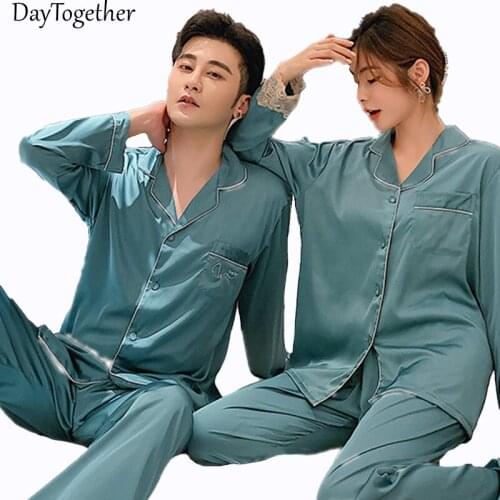The new pure color pajamas for men and women fashion paragraphs thin fresh leisure wear long sleeve lovers suit leisurewear