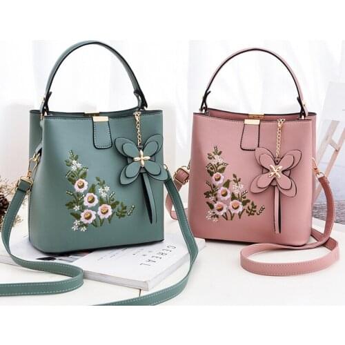Winter New Female Bag Fashion Leisure Embroidered Handbag Square Bucket Bag Flower Decoration Shoulder Messenger Bag