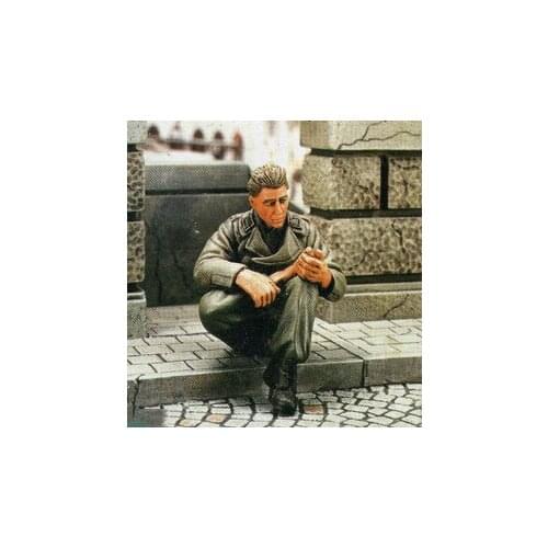 1/35 Scale Unpainted Resin Figure Panzer Crew Member Sitting collection figure