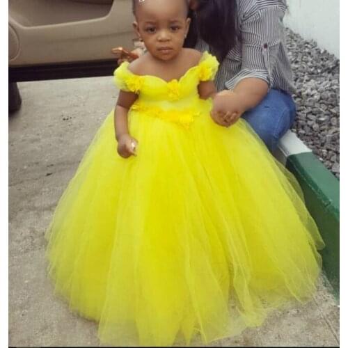 2020 Yellow Cute Flower Girl Dresses 3D Hand Made Flowers Off Shoulder Tulle Little Girl Dress Cheap Communion Pageant