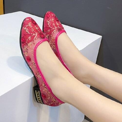 Hot Selling Ethnic Style Embroidered Lace Ladies Single Shoes Summer Breathable Sweet And Elegant Square Heel Casual Shoes