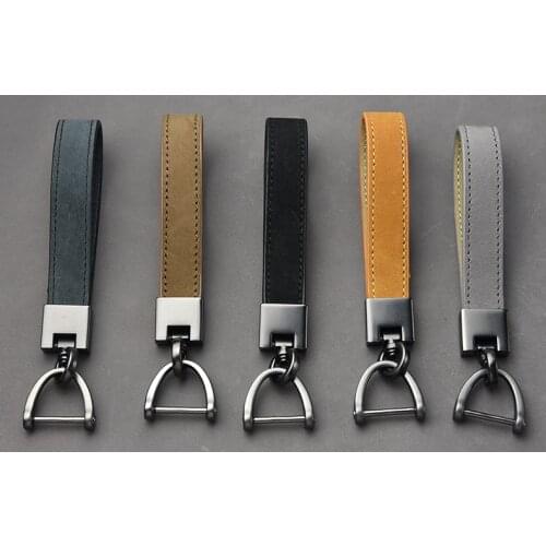 Automobile leather key chain head layer cowhide key chain sewing horseshoe buckle pendant