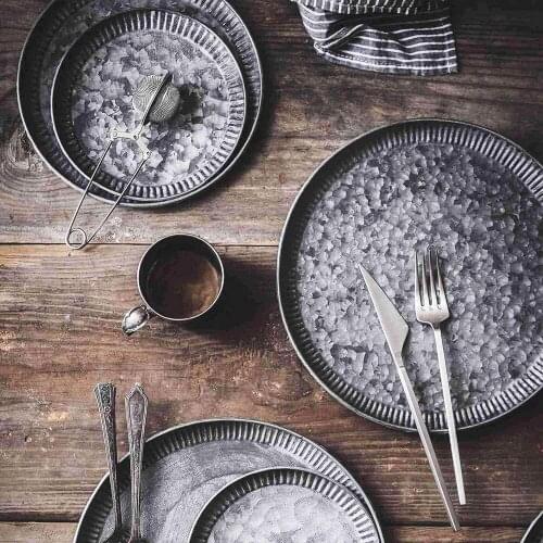 Retro Metal Plate Handcrafted Round Wrought Iron Vintage Storage Bread Storage Serving Tray Home Garden Restaurant Decor