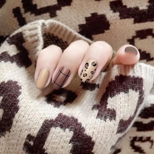 24pcs Europe and America Beam Round Head Wearable Fake Nails Fashionable Leopard Pattern Design Finished Nails WH998