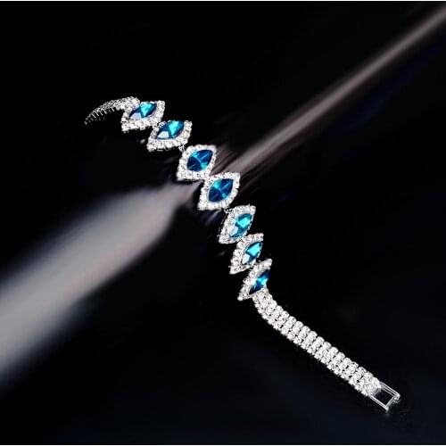 TREAZY Bracelets With Pendants
