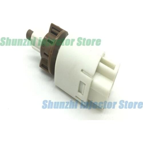 Stop Light switch Brake Light Switch for Toyota YARIS VIOS COROLLA CAMRY PREVIA RAV4 FJ CRUISER 4RUNNER Tacoma 84340-69025