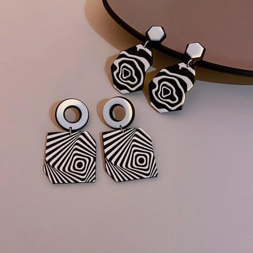 GSOLD 2021 New Geometric Irregular Black White Acrylic Pendant Earring Simple Popular Dangle Earring Women Fashion Jewelry