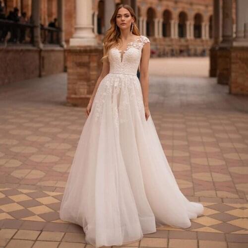Cap Sleeve Scoop Lace Appliques Beads Sash Buttons Tulle A-Line Wedding Dress 2021 Vestido De Noiva Bridal Gown