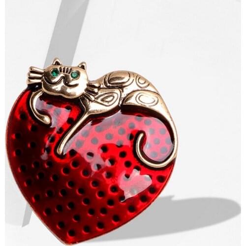 Cute Cat Brooch Women Girl Heart Cat Brooch Suit Lapel Pin for Gift Party Fashion Jewelry Accessories High Quality