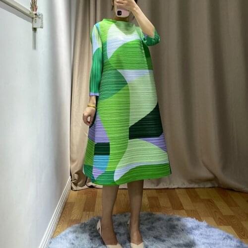 In The Spring Of 2020 New Female High-end Geometry loose big Size Miyak Fold Fashion Temperament Elegant Mother Dress