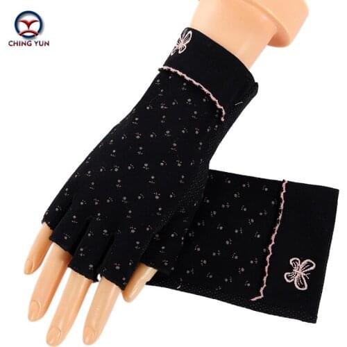 New Sunscreen Golves Driving Slip-resistant Cotton Thin Anti UV elasticity in summer Fashion Female Breathable half finger Glove