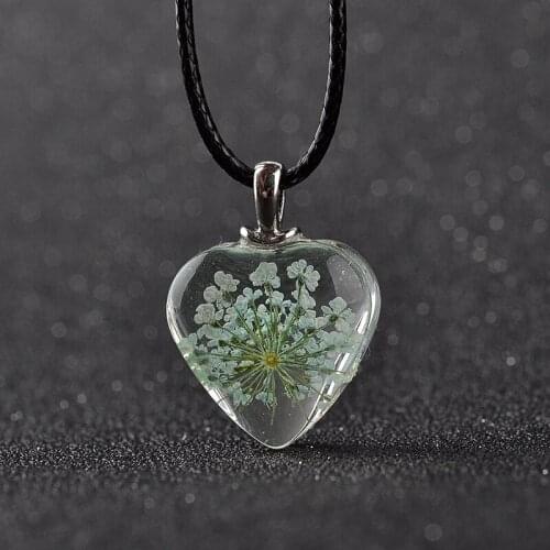 Transparen Glass Elegant Dry Flower Heart Pendant Necklace Women Jewelry Original Manual Accessories Unique Gifts For Friends