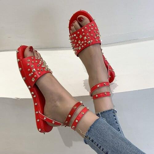 Womens Sandals Summer New Fashion Flat Bottom Rivet Foot Ring Strap Sandals Plus Size European Leisure Comfort Beach Shoes