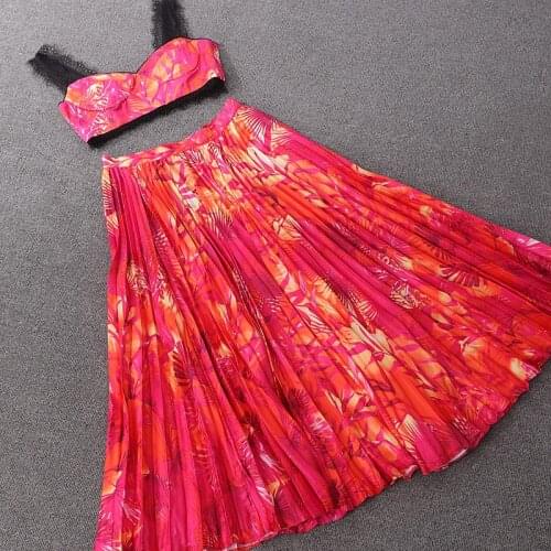 Summer Woman Red Green Strapless Tops Elastic Shorts Two Piece Set Luxury brand Women Holiday Seaside Two Piece Sets