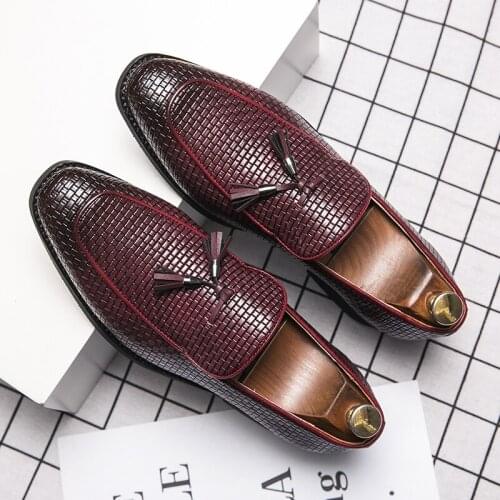New Men Oxfords Shoes Patent Leather Fringe Slip On Casual Shoe Vintage Low Heel Tassel Loafers Fashion Business Men Dress Shoes