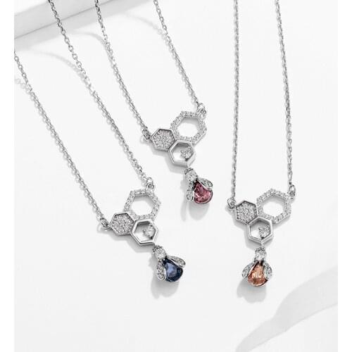 Explosion style fashion simple honeycomb hive pendant necklace small bee insect necklace jewelry jewelry gift wholesale
