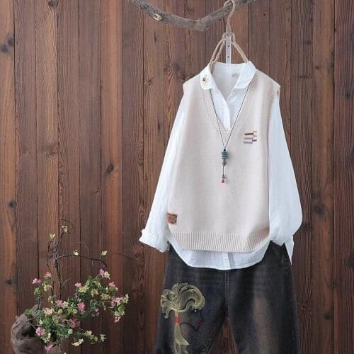 The new V-neck knitted vest ladies spring and autumn Korean style sleeveless pullover loose casual western style blouse
