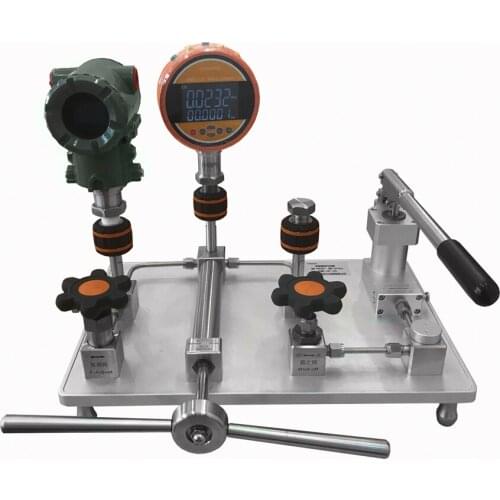 Pressure comparator supplies the same precisely controlled pressure to both a reference gauge and device under test for calibrat