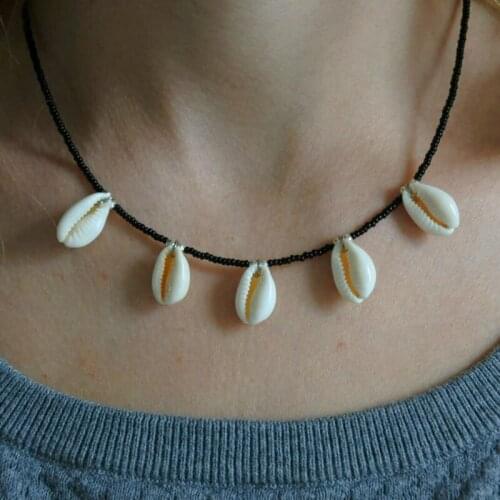 2018 New Arrival Hot Element Nature Shell Necklace Trendy Simple Statement Necklace Black Beads Handmade Jewelry for Women