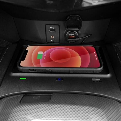 Car For Nissan X-Trail 2014-2021/ Qashqai 2016-2018 10W Fast Charging Phone Holder Wireless Charger Plate Cellphone Accessories