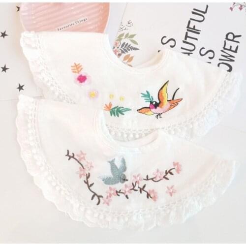 2020new Arrivals Embroidery Quality 360 Bib Cotton Infant Baby Lace Bib Decoration Mock Neck Shawl Burp Cloths Baby Stuff
