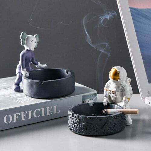 Cartoon Astronaut Kwas Ashtray Net Red Tide Brand Ash Tray Cute Girly Smoking Accessories Resin Craft Creative Home Soft Decor