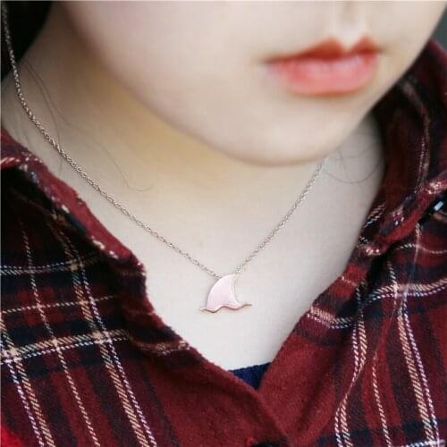 Sell like hot cakes in Europe and America, whale wing necklace as a gift for mom and girlfriend