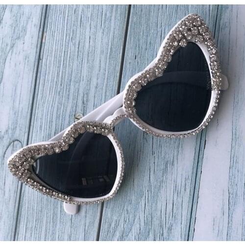 Womens sunglasses white heart-shaped frame handmade luxury with diamonds ladies blackout sunglasses retro travel UV400