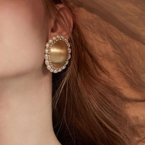 2021 Retro Pearl Earrings simple temperament metal lace Baroque Earrings