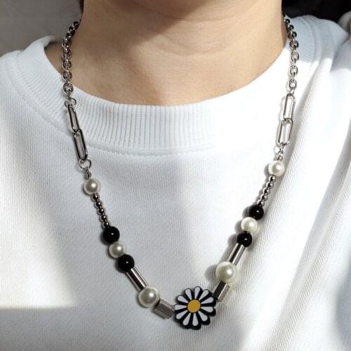 Original Niche Personality Ins Sun Flower Street Pearl Sweater Chain Trend Black Hip-hop Daisy Stitching Necklace