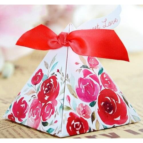 50pcs Triangular beautiful Red flower candy box wedding favors gift sugar chocolate paper box with ribbon bow cards