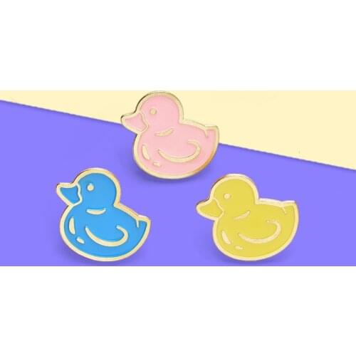 Funny Cute Duck Pins yellow Pink blue Duck Enamel Brooches Badges Yellow animal Lapel Pin Clothes Backpack Badge Jewelry Gifts