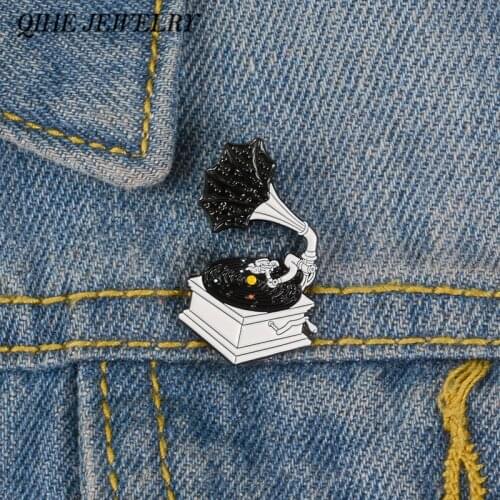 QIHE JEWELRY Galaxy Gramophone Pin Space Star Player Brooch Men Women Unisex Brooch Gift for Vintage Music Fans Galaxy Fans