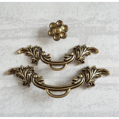Vintage Chic Drawer Pulls Handles knobs Dresser Handles Flower Knobs / Bronze Cabinet Handles Kitchen Decorative Hardware