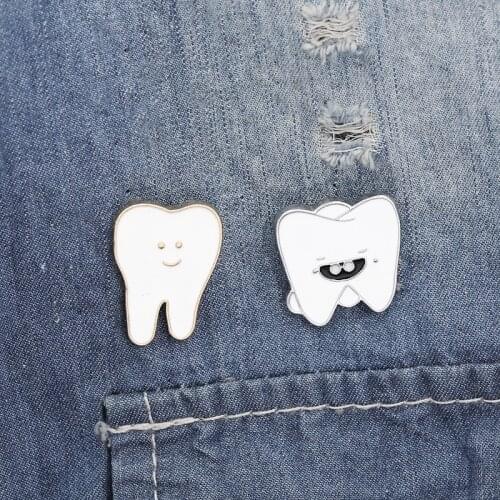Creative cartoon badge cute smiley tooth brooch fashion jacket jacket lapel shirt dentist jewelry symbol jewelry gift