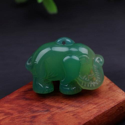 Natural Chinese Green Chalcedony Hand Carved Elephant Pendant Fashion Jewelry Men and Women Green Agate Necklace Popular Gift
